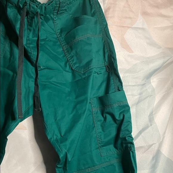 Women’s Green Cargo Pants - Picture 3 of 8